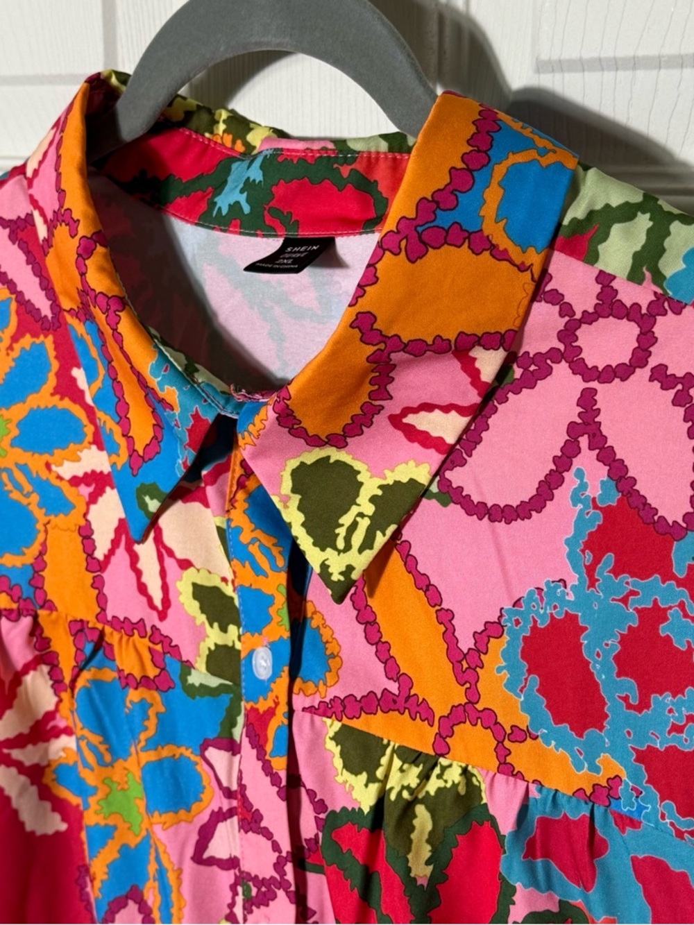 SHEIN Colorful Floral Print Button-Up Shirt in Pink, Red & Blue - Picture 2 of 4